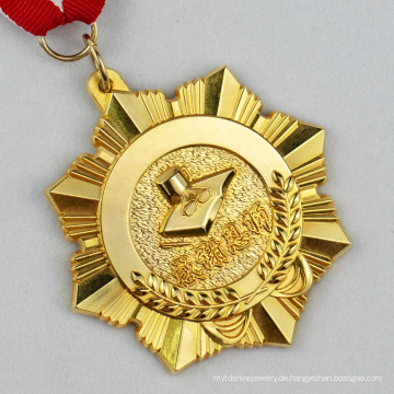 Großhandel Custom Logo handgefertigt wettbewerbsfähiger Preis Sport Marathon laufende militärische Goldmedaille mit plattierter Metallmedaille